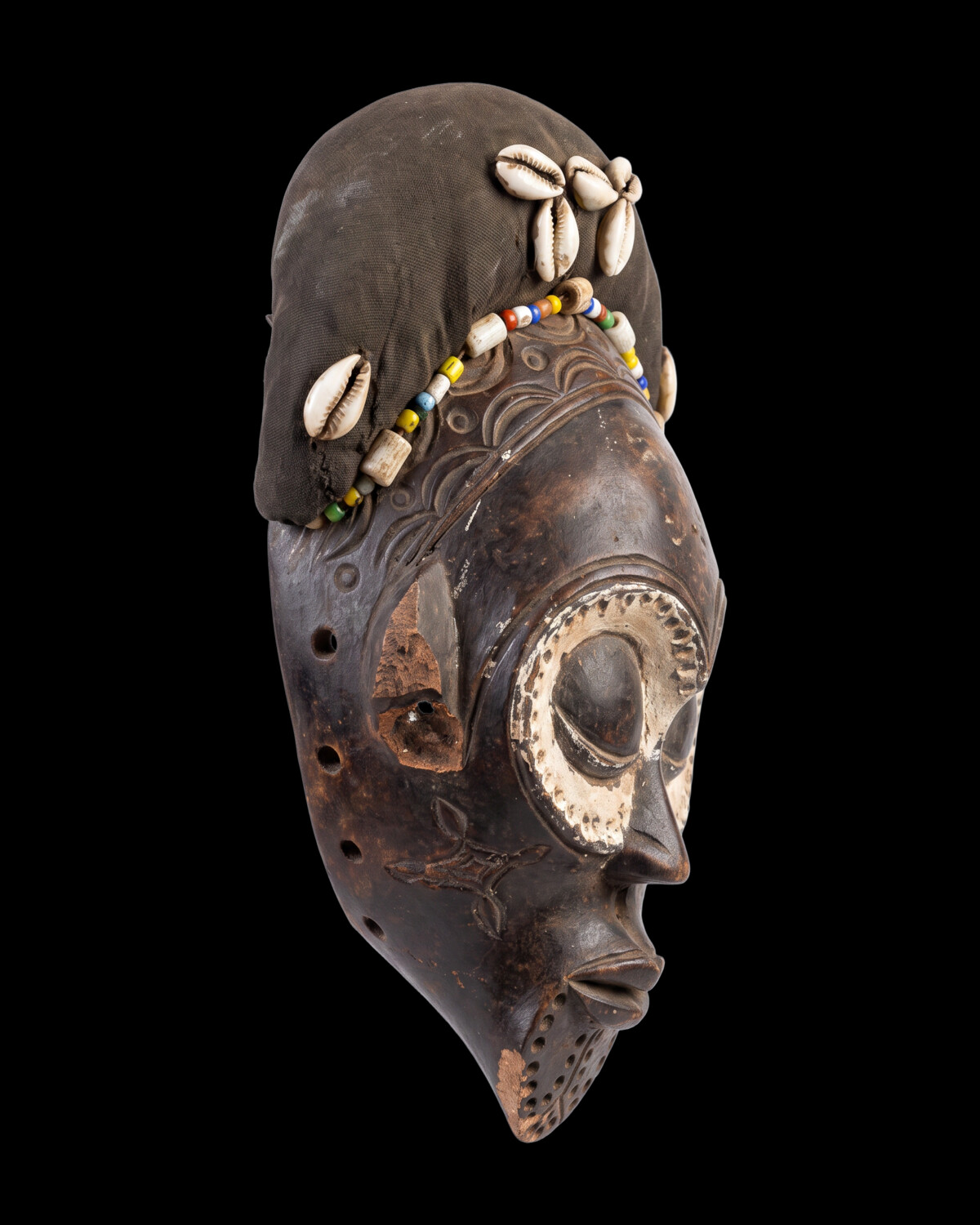 Cowrie Crest Mask, Grassfields peoples, Africa ceremonial mask from Grassfields highlands — Side view